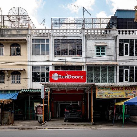 Reddoorz Near Rsud Dr Pringadi Medan 3 Hotel Екстериор снимка