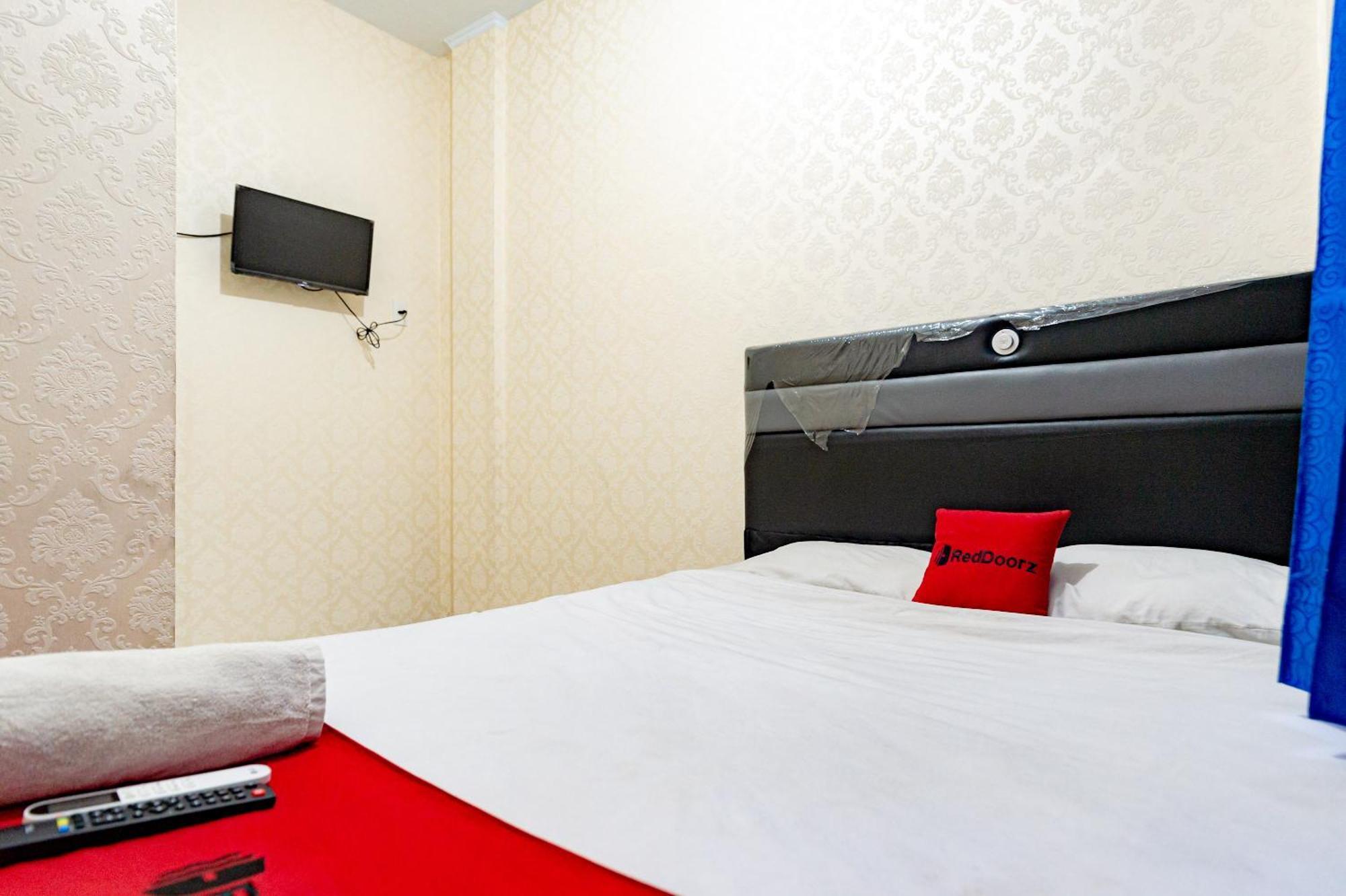 Reddoorz Near Rsud Dr Pringadi Medan 3 Hotel Екстериор снимка