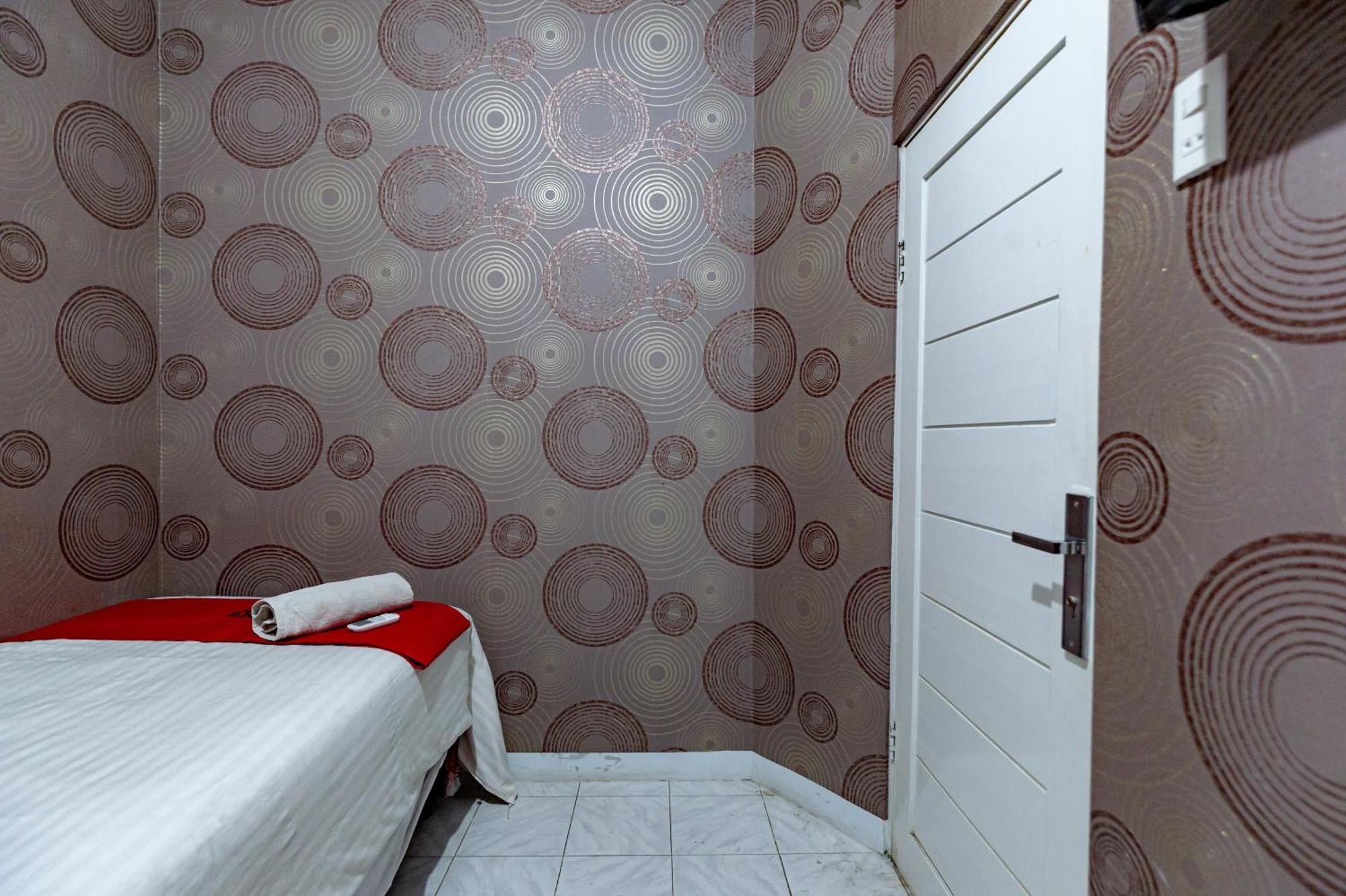 Reddoorz Near Rsud Dr Pringadi Medan 3 Hotel Екстериор снимка