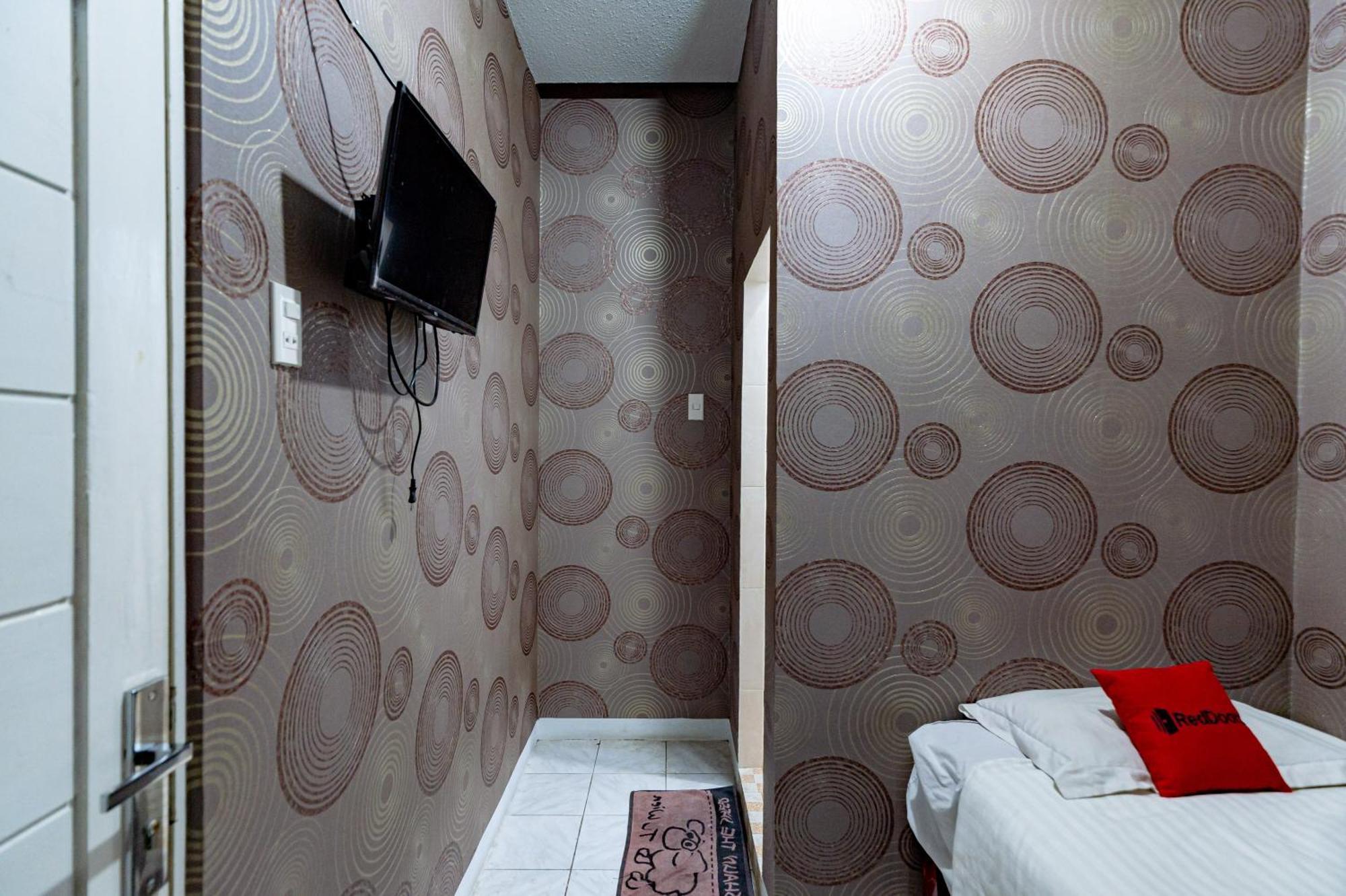 Reddoorz Near Rsud Dr Pringadi Medan 3 Hotel Екстериор снимка